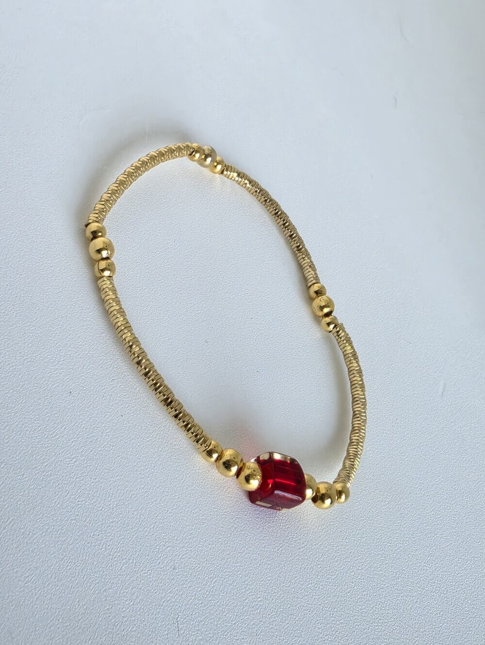 Gold Tone Stretch Bracelet Red Crystal Cube Bead Minimalist Stackable Dain - Picture 3 of 3